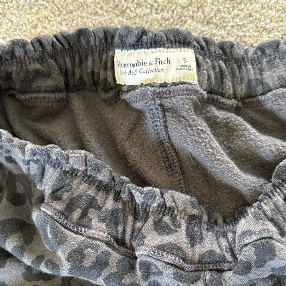 Abercrombie Black Leopard Print Hoodie and Sweatpants - Picture 4 of 4